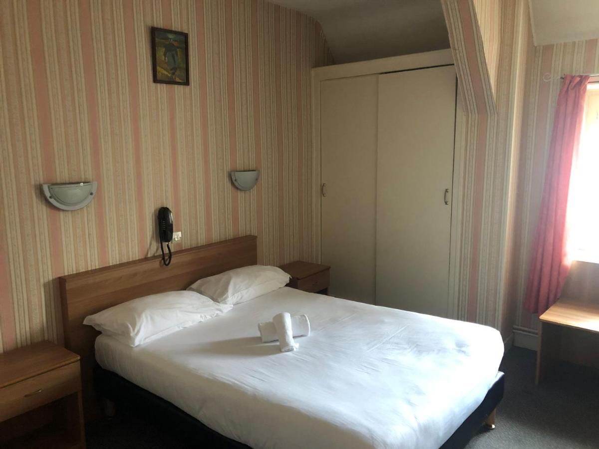 Logis Hostellerie Du Cheval Blanc Сант-Мур-дьо-Турен Екстериор снимка