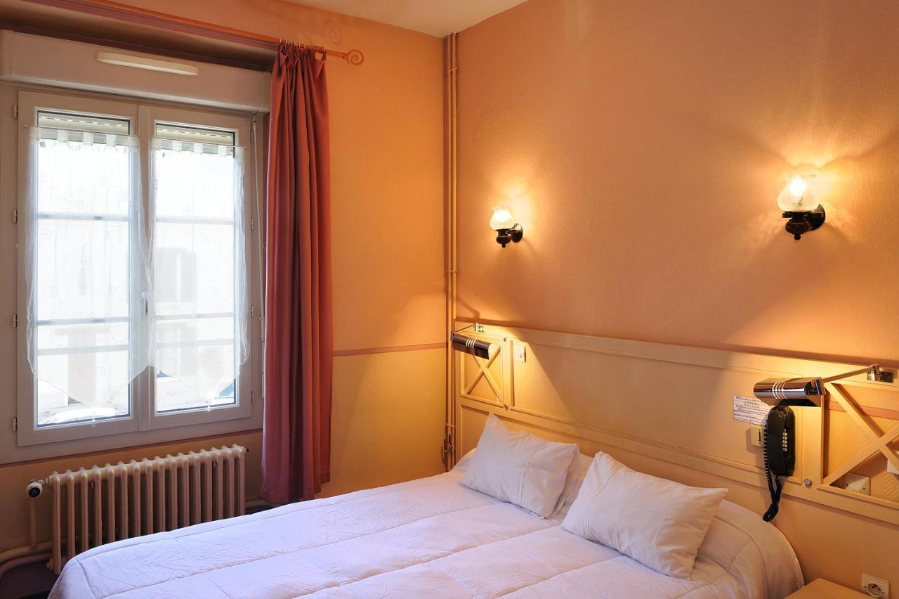 Logis Hostellerie Du Cheval Blanc Сант-Мур-дьо-Турен Екстериор снимка