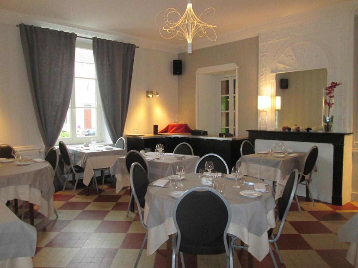 Logis Hostellerie Du Cheval Blanc Сант-Мур-дьо-Турен Екстериор снимка