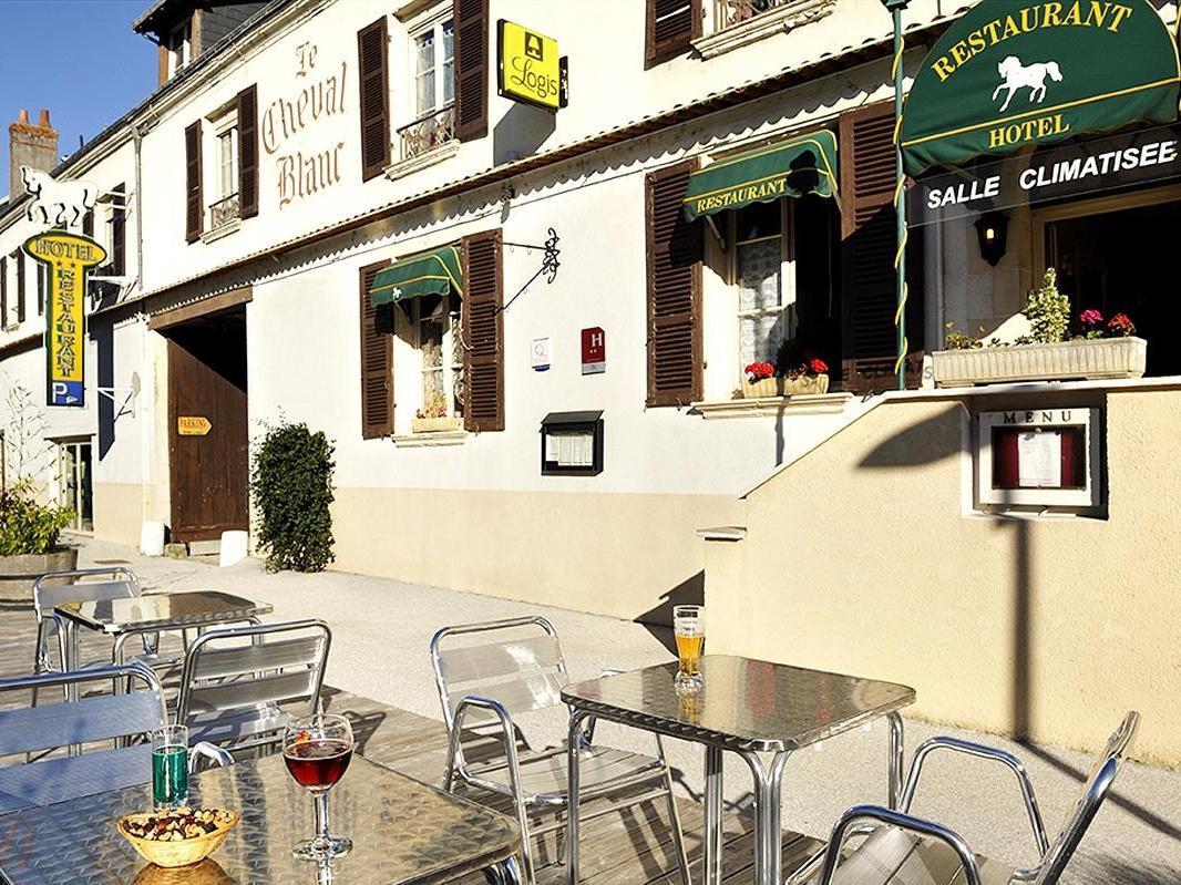 Logis Hostellerie Du Cheval Blanc Сант-Мур-дьо-Турен Екстериор снимка