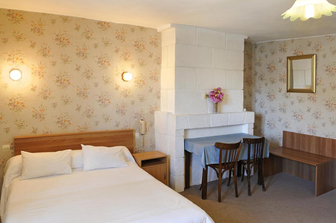 Logis Hostellerie Du Cheval Blanc Сант-Мур-дьо-Турен Екстериор снимка