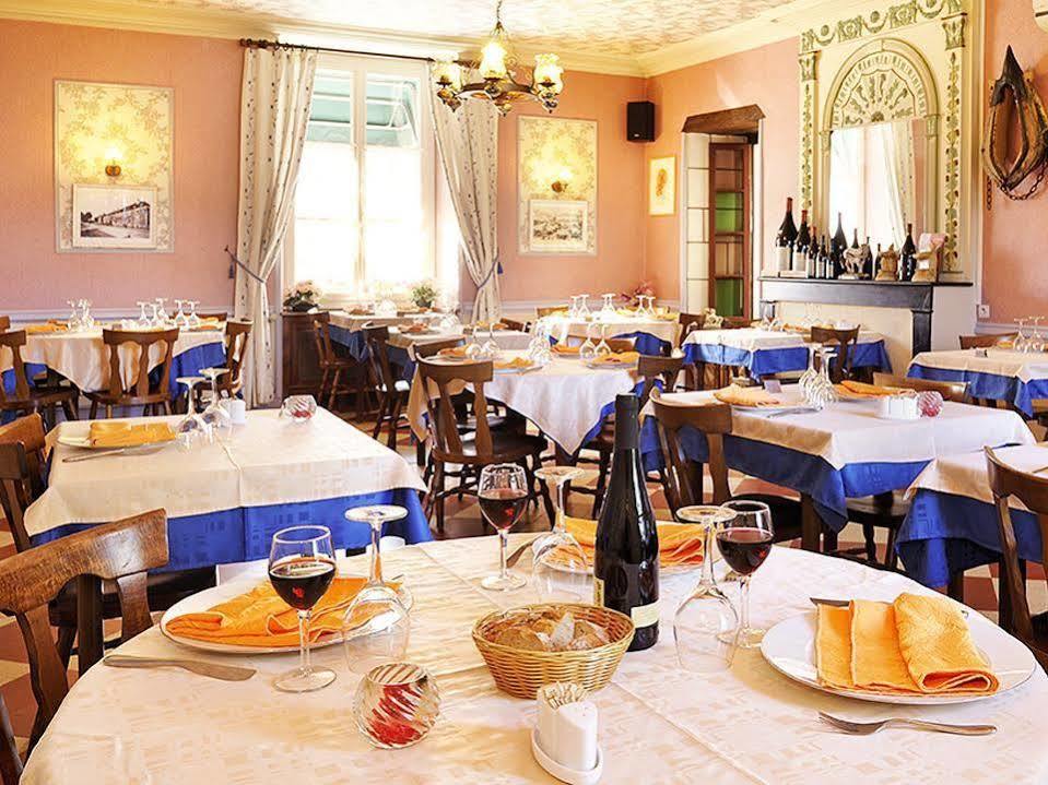 Logis Hostellerie Du Cheval Blanc Сант-Мур-дьо-Турен Екстериор снимка